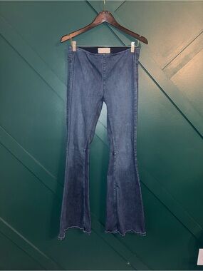 Free People Penny Pull-On Flare Jeans in Echo Blue Size 28 R